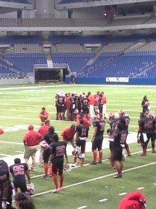 Manor Mustangs beat Fort Bend Marshall 26 to 20 in the Alamo Dome!